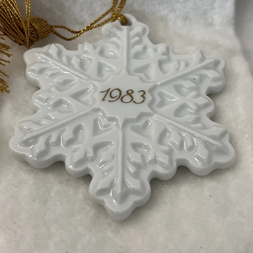 Vintage Christmas AVON CERAMIC 1980‎ 1981 1982 1983 Wreath Dove Angel Snowflake